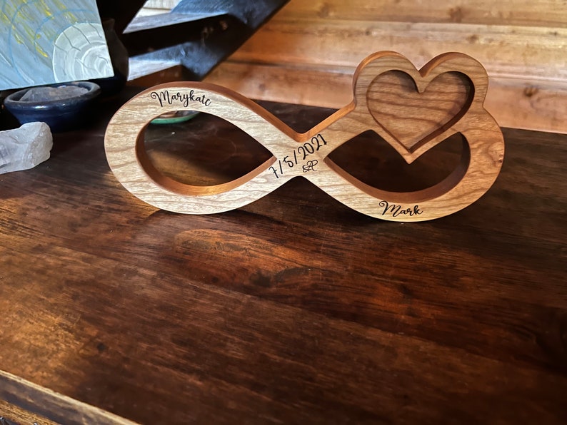 Magnifique support de panneau ou de bague en bois en forme de cœur infini, fichier CNC et SVG pour chevalet, cadeau en bois, cadeau de Saint-Valentin 